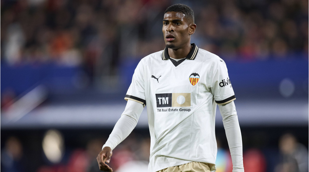 Chelsea nhắm mua hậu vệ 25 triệu từ Valencia