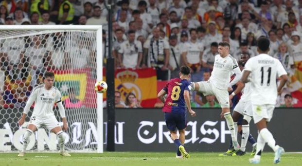 Bị loại khỏi Champions League, Real sẽ là đối thủ để Barca vực dậy