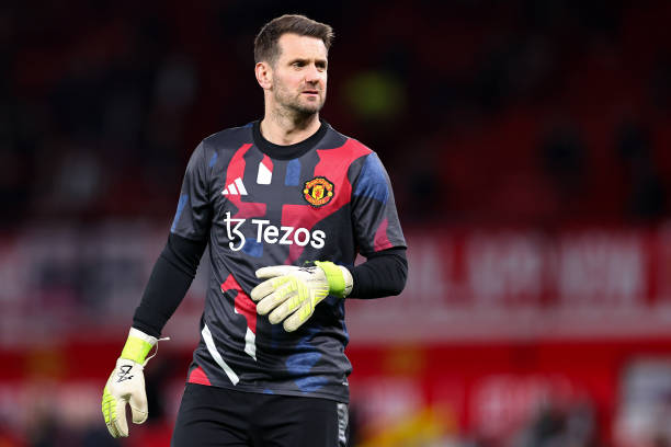 Tom Heaton và nước cờ đầy toan tính của Man United