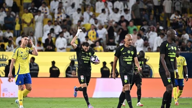 Ronaldo bất lực, Al-Ittihad lội ngược dòng thắng Al-Nassr 3-2