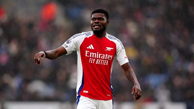 Cầu thủ Arsenal tặng chiến thắng cho PSG cần phải bị loại bỏ