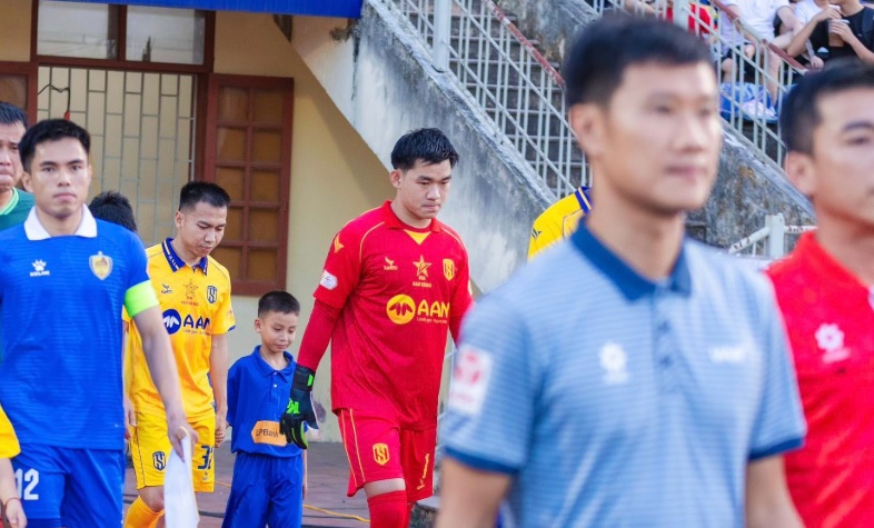 Sông Lam Nghệ An đối mặt thử thách lớn trong khung gỗ trước Hà Nội FC