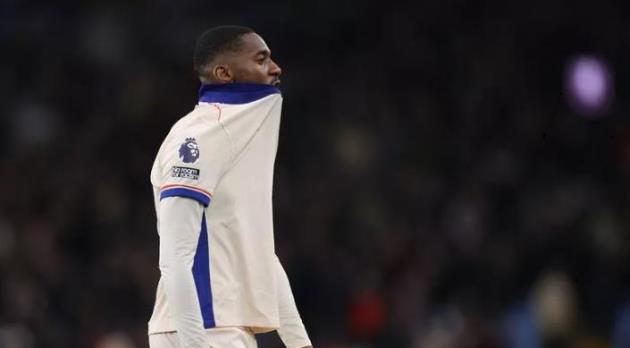Tosin Adarabioyo đã thay đổi kế hoạch chuyển nhượng của Newcastle ra sao?