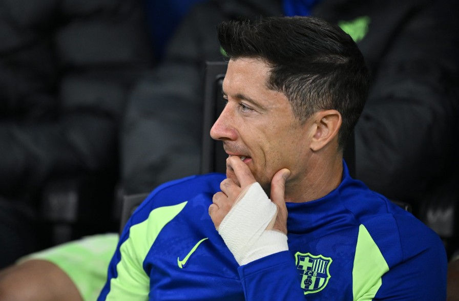 Kounde: "Lewandowski không nên ra sân trong tình trạng như vậy"