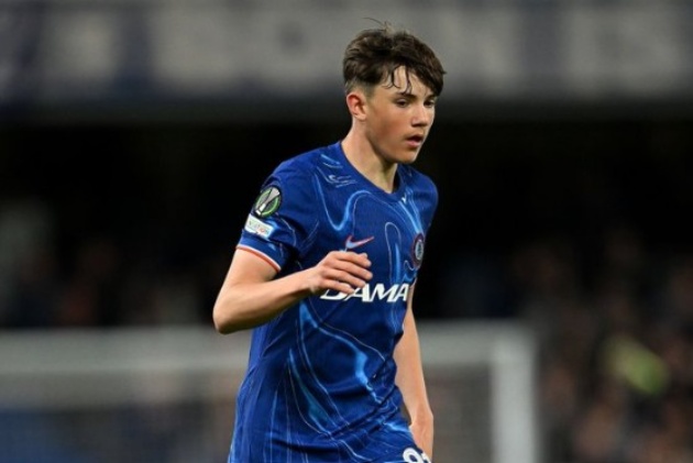 Thần đồng 16 tuổi lập kỷ lục trong màu áo Chelsea