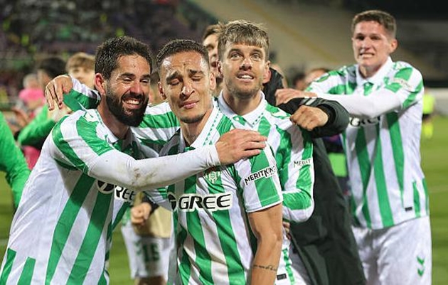 Antony bật khóc sau khi cùng Betis vào chung kết Conference League