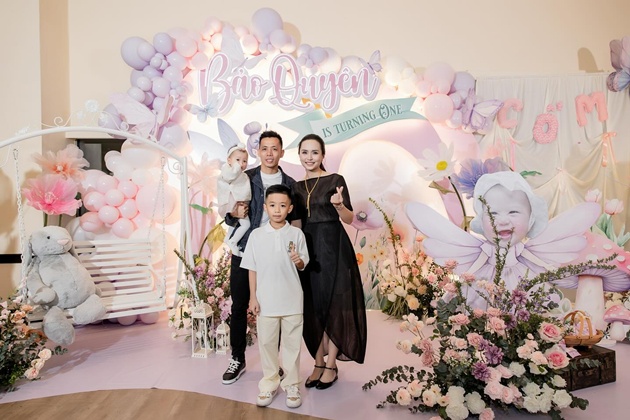 Vợ Văn Quyết: Vẻ đẹp tinh tế của một tiểu thư đài các