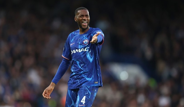Chelsea vào chung kết Conference League, Adarabioyo tránh án treo giò