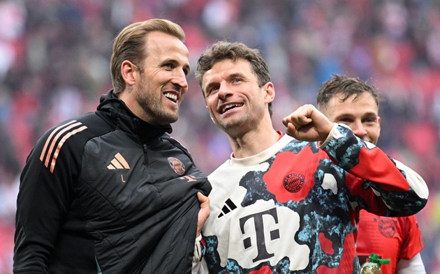 Bayern vs Gladbach: Lời tạm biệt của Muller; Thử thách cho hàng thủ chắp vá