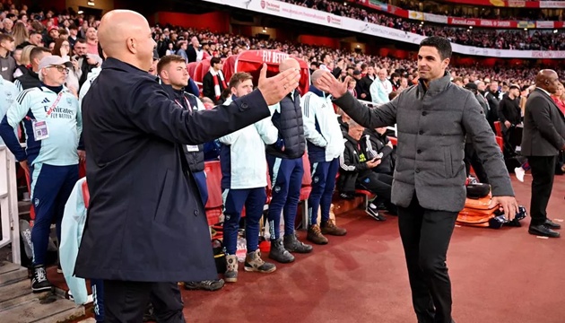 Arne Slot có quan điểm khác về Arteta, khen ngợi Arsenal đặc biệt