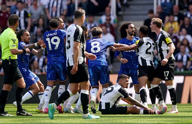Ảnh minh họa cho bài viết về Newcastle 2-0 Chelsea: Đòn phủ đầu; Bước ngoặt thẻ đỏ