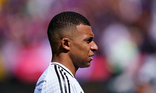 Ảnh minh họa cho bài viết về Mbappe rực sáng, nhưng cũng không thể cứu rỗi Real