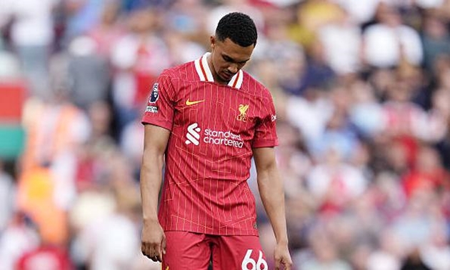 Phản ứng của Arne Slot sau khi Alexander-Arnold bị NHM Liverpool la ó