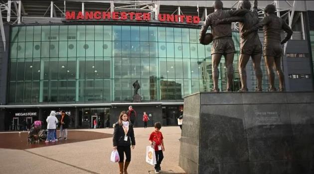 Cách gia đình Glazer 'làm hỏng' MU: Họ đã biến bóng đá thành công cụ rút tiền