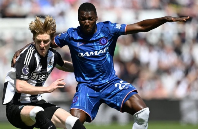 Pat Nevin: Maresca đã sử dụng Caicedo sai vị trí