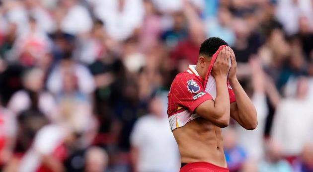 Jamie Carragher thừa nhận nhiều cầu thủ Liverpool muốn đến Real