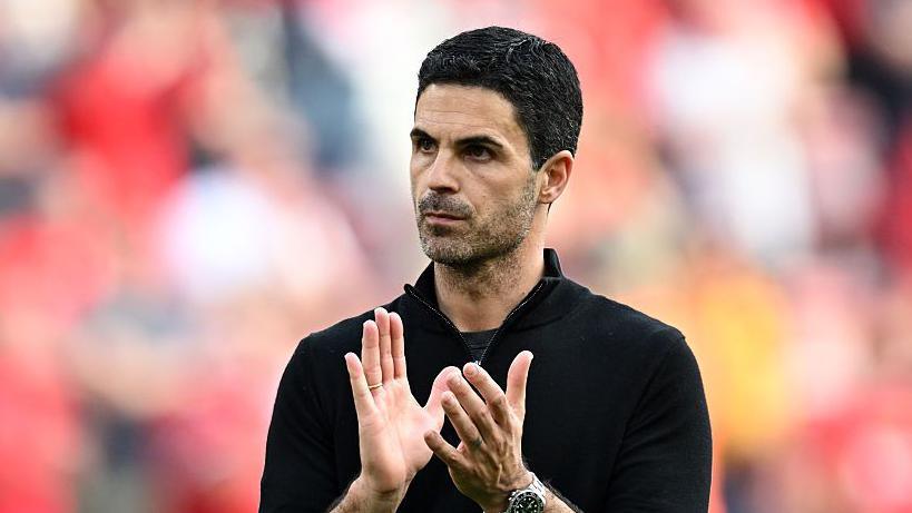Schmeichel lo ngại Arteta kiểm soát quá mức cầu thủ Arsenal