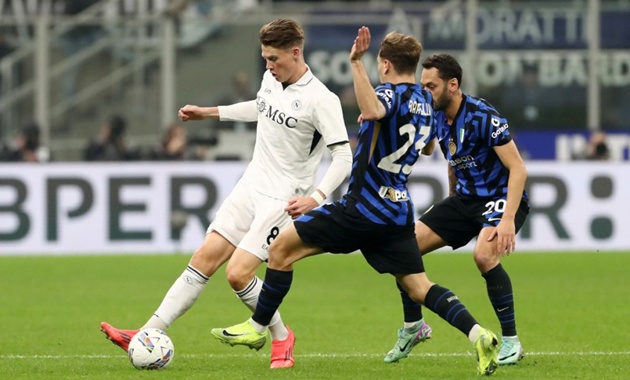 Kịch bản play-off Scudetto giữa Inter và Napoli dần rõ ràng