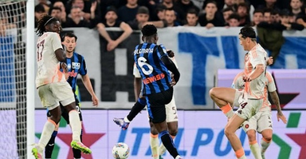 Ranieri đứt chuỗi 19 trận bất bại với Roma