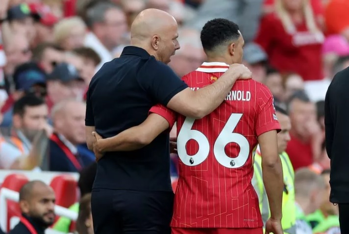 Quyết định dùng Alexander-Arnold cho thấy Arne Slot vẫn cần hiểu thêm về Anfield