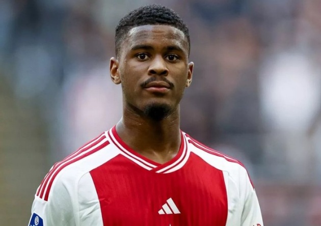 Liverpool theo sát Jorrel Hato, cạnh tranh quyết liệt với Chelsea