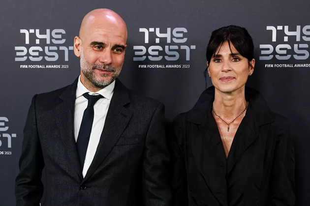 Vợ Pep Guardiola từng muốn ông dẫn dắt Chelsea hoặc Arsenal