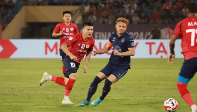 Đối đầu Quang Hải, Theerathon ẩn ý gì với câu hỏi ngược?