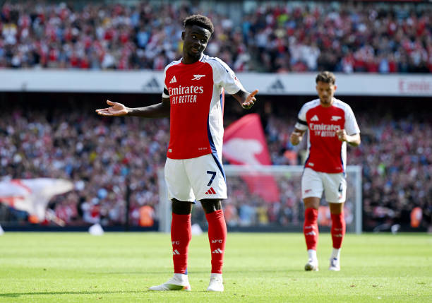 Tìm đối tác cho Saka, Arsenal áp dụng công thức Alexis Sanchez