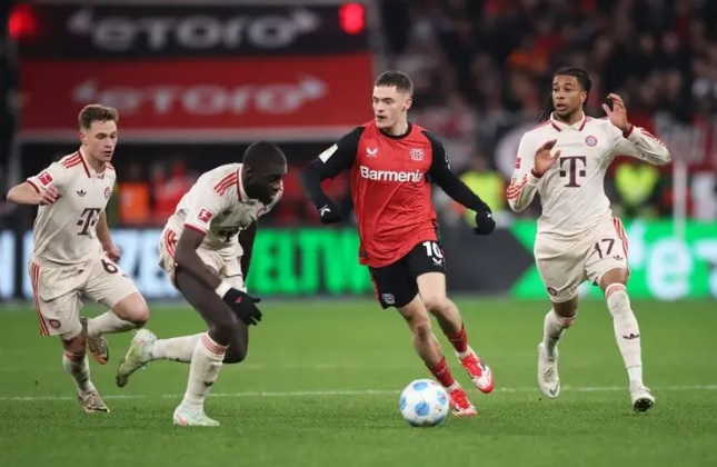 Florian Wirtz chinh phục các ông lớn bằng kỹ năng tìm khoảng trống