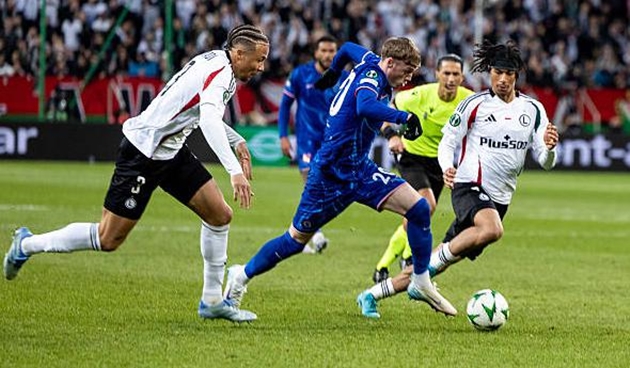 Chelsea để thua Legia Warsaw trên sân nhà Stamford Bridge.