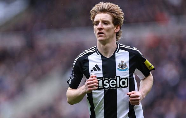 Anthony Gordon lọt vào tầm ngắm của Liverpool từ lâu.