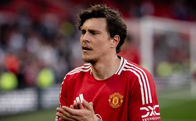Victor Lindelof gặp vấn đề cá nhân và không thể ra sân ở trận đấu với Lyon.