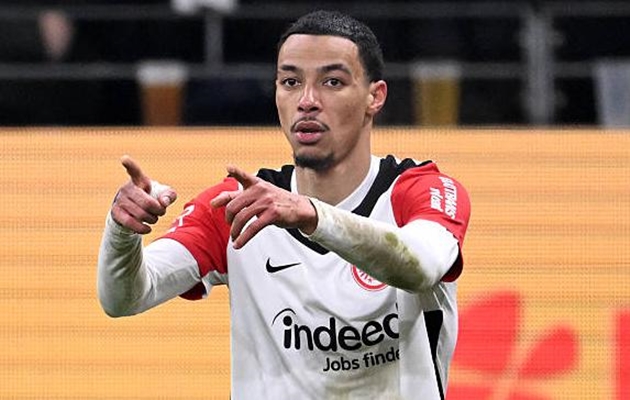 Hugo Etikike gây ấn tượng tại Bundesliga.