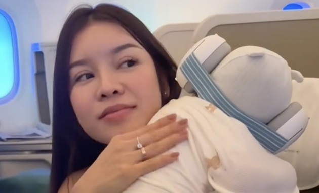 Mặt mộc của Yến Xuân qua camera thường