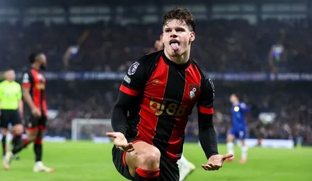 Milos Kerkez là mục tiêu của Liverpool