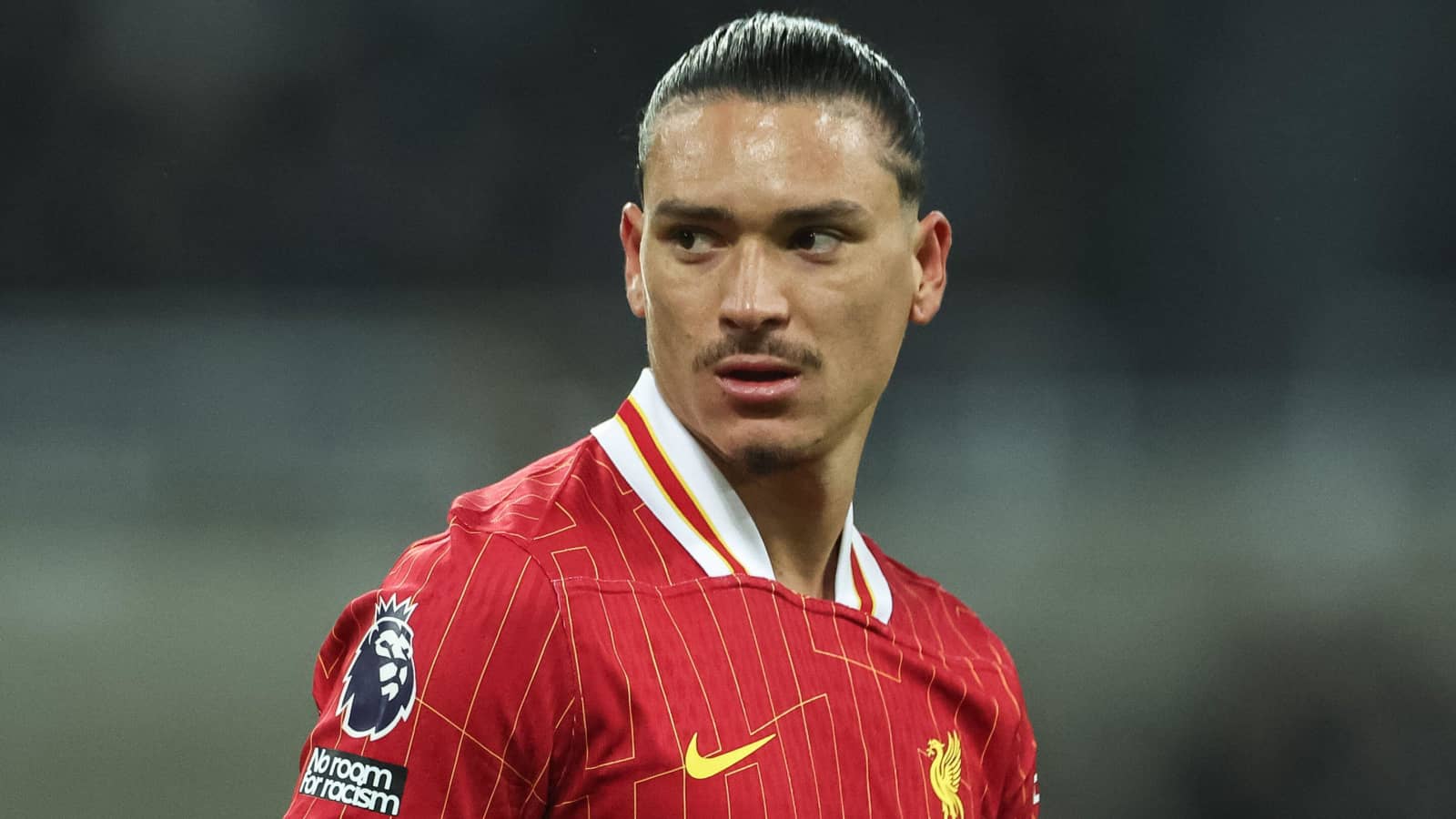 Darwin Nunez đứng trước cánh cửa chia tay Liverpool.