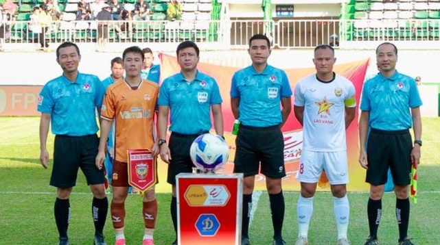 HAGL có thể bị phạt nặng vì hành động thiếu chuẩn mực với trọng tài. 