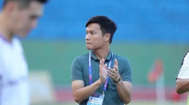 HLV Công Mạnh đang gặp khó với Bình Dương.