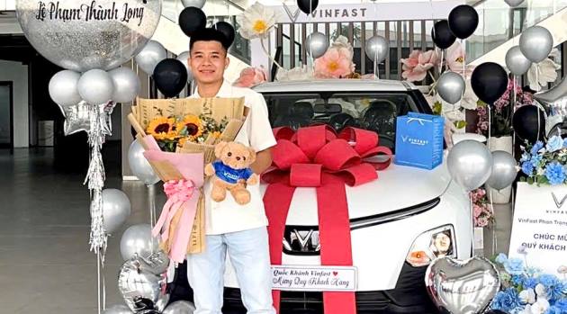 Thành Long có xe mới.