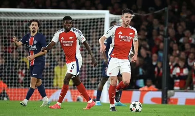 Arsenal nhận lời tố cáo từ PSG