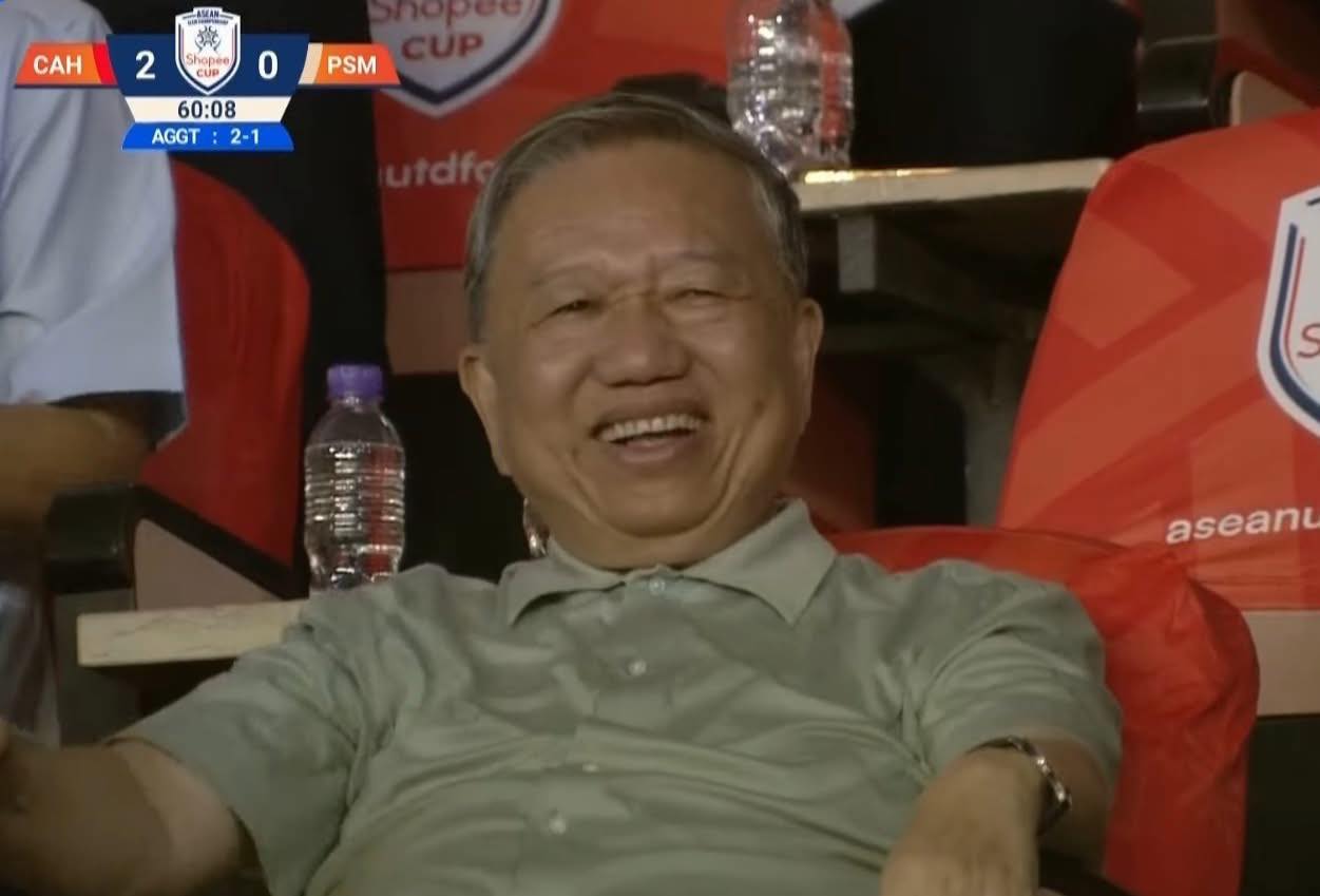 Hình ảnh được khán giả chú ý trên khán đài.