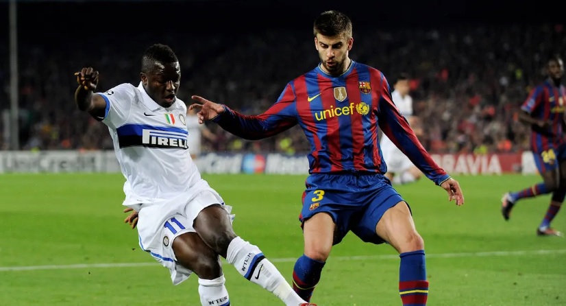 Pique trong trận đấu với Inter.