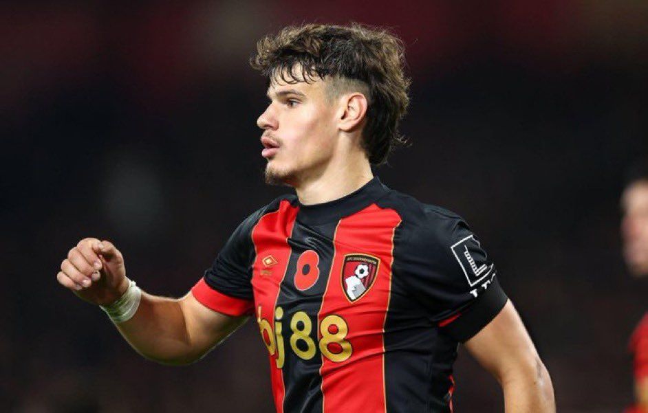 Milos Kerkez thu hút sự chú ý của cả Liverpool lẫn Manchester City.