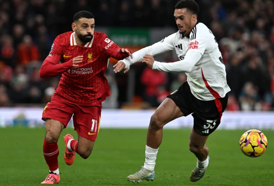 Antonee Robinson từng khiến Mohamed Salah gặp nhiều khó khăn khi Liverpool đối đầu Fulham.
