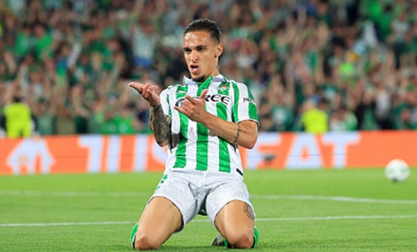 Antony tỏa sáng để giúp Betis giành lợi thế.