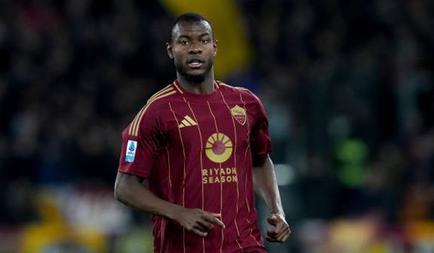Arsenal theo đuổi Evan N'Dicka.