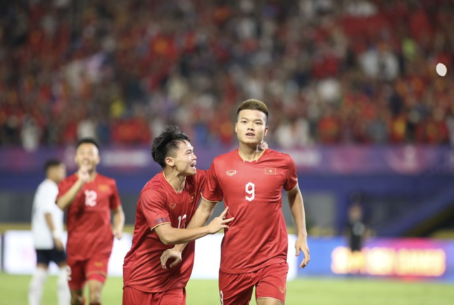 Cơ hội để các cầu thủ trẻ tỏa sáng.