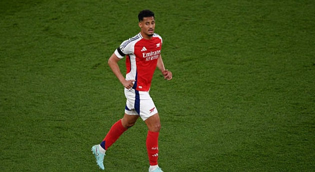 Saliba vẫn hạnh phúc tại Arsenal.