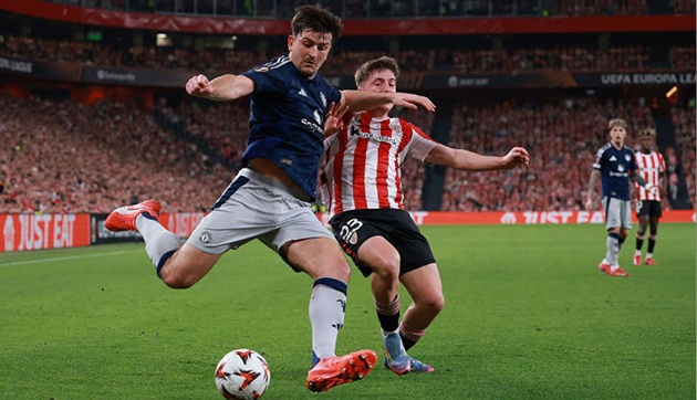 Maguire tỏa sáng tại Europa League.