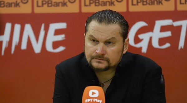 HLV Popov thận trọng khi nhắc tới chức vô địch V-League.
